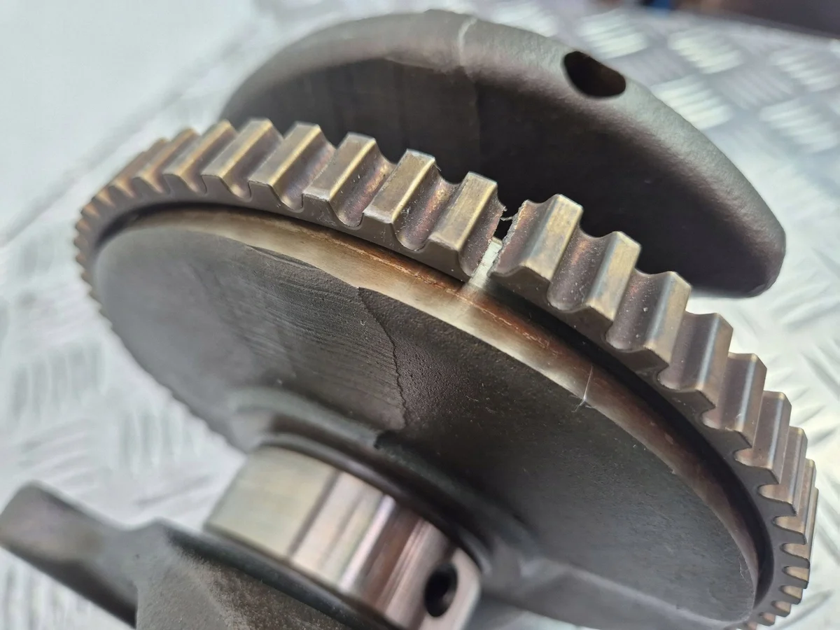 Albero motore BMW 7527881 usato