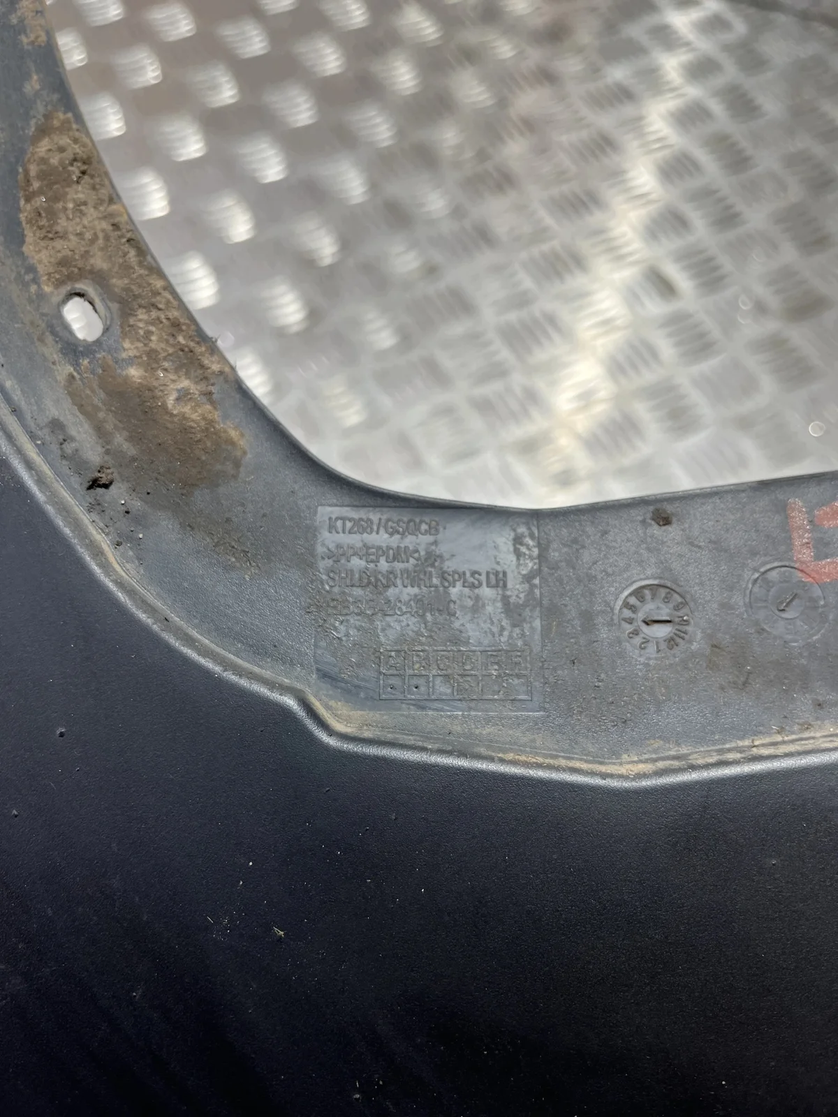 Paraspruzzi posteriore sinistro Ford Ranger 15-