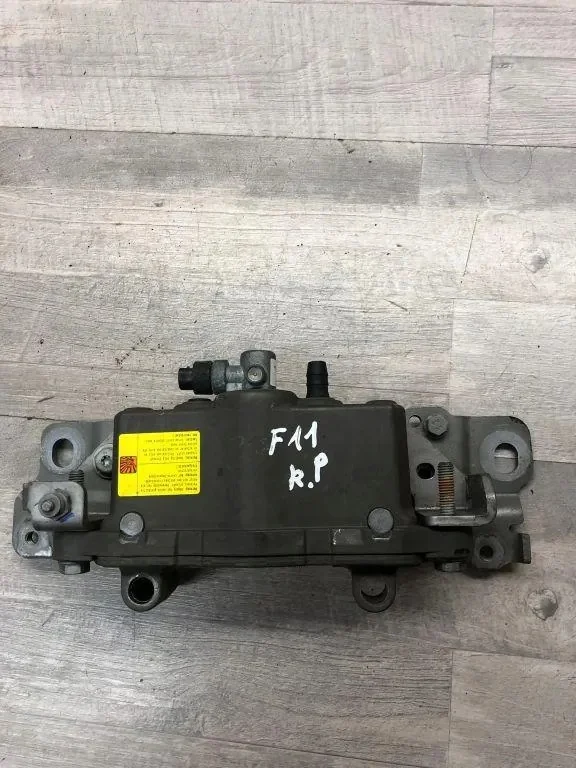 Charnière capot BMW 5 Touring F11