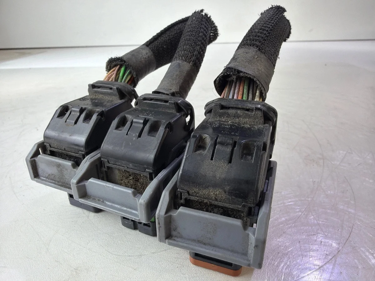 Conector ECU Renault Trafic II Vivaro A 2.0 image 3