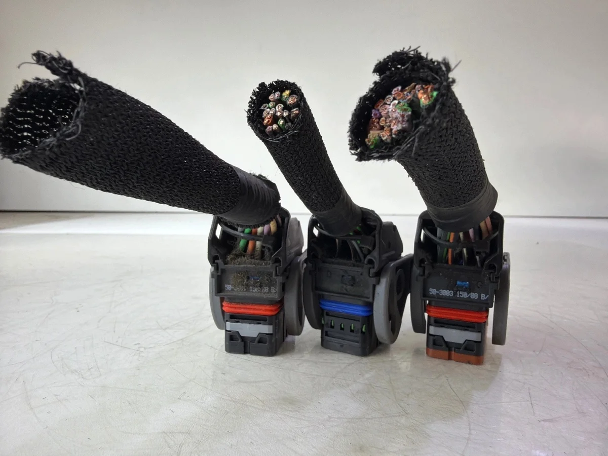Conector ECU Renault Trafic II Vivaro A 2.0 image 4