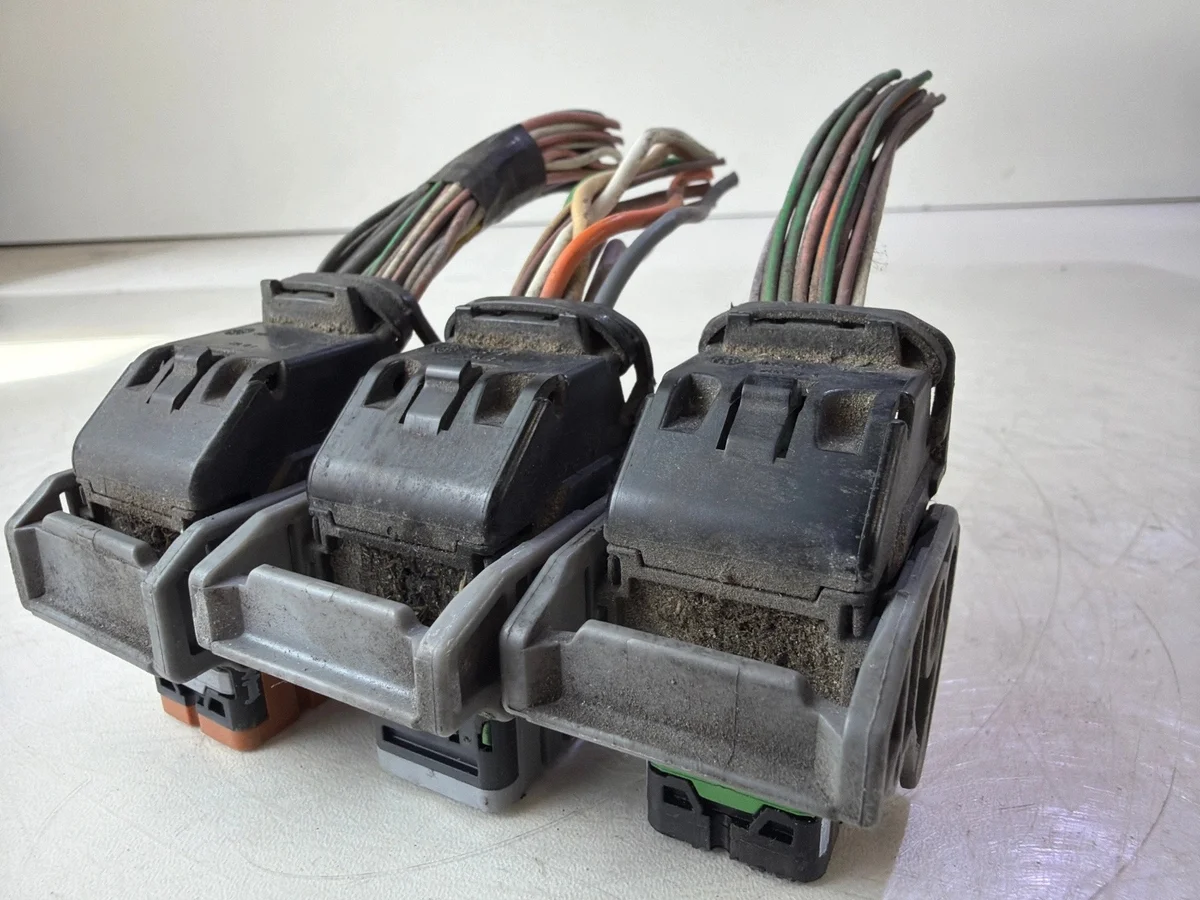 Engine Control Unit Plug Renault Trafic 1.9 DC image 3