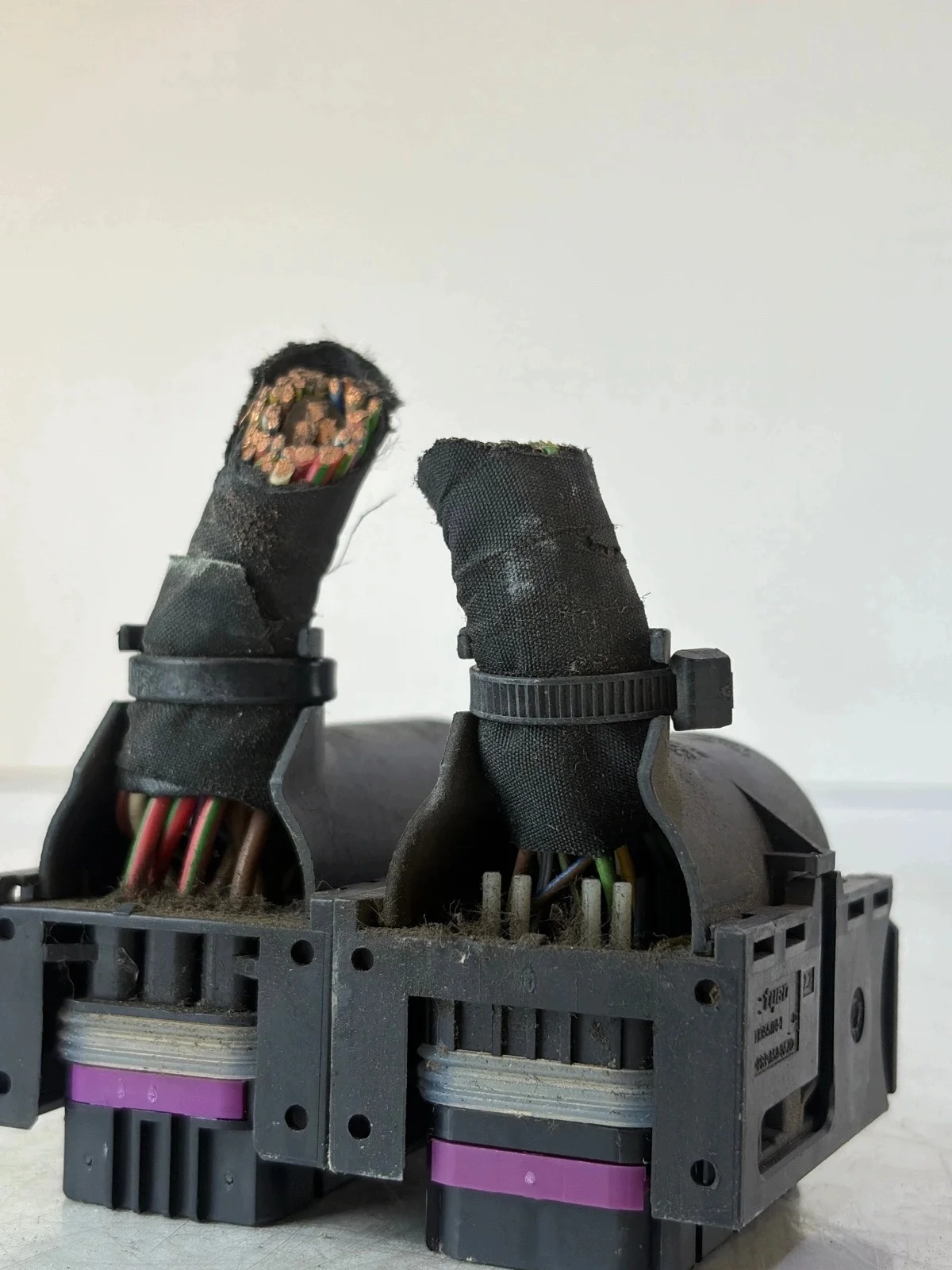 Engine Control Unit Plug Audi A3 8P 2.0 TFSI CCZ image 4