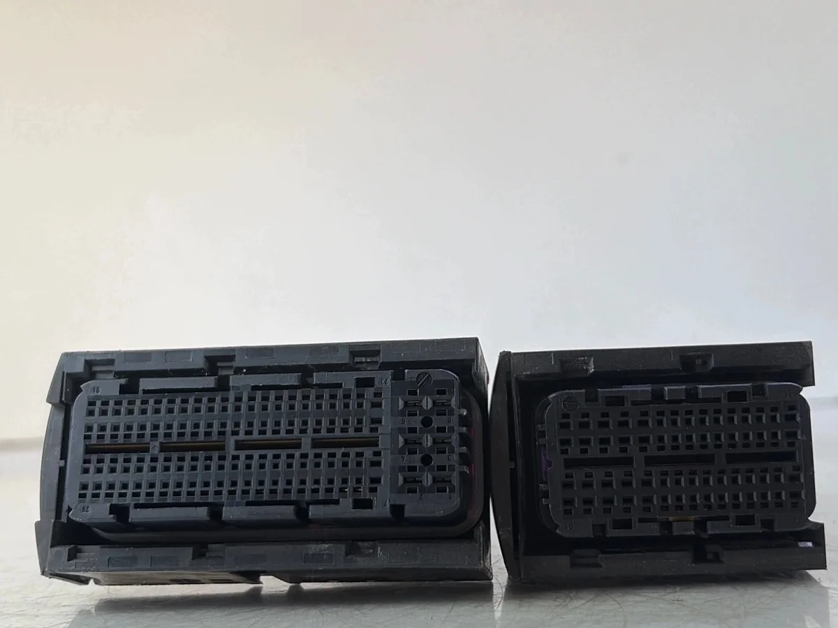 Engine Control Unit Plug VW Golf VI 1.6 TDI image 3
