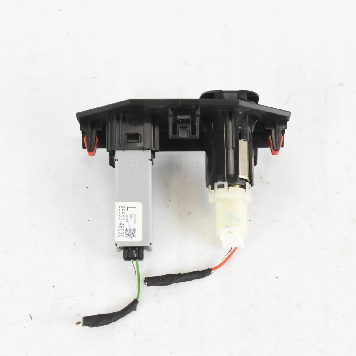 Panneau prise USB C Toyota C-HR II 58821-F4030