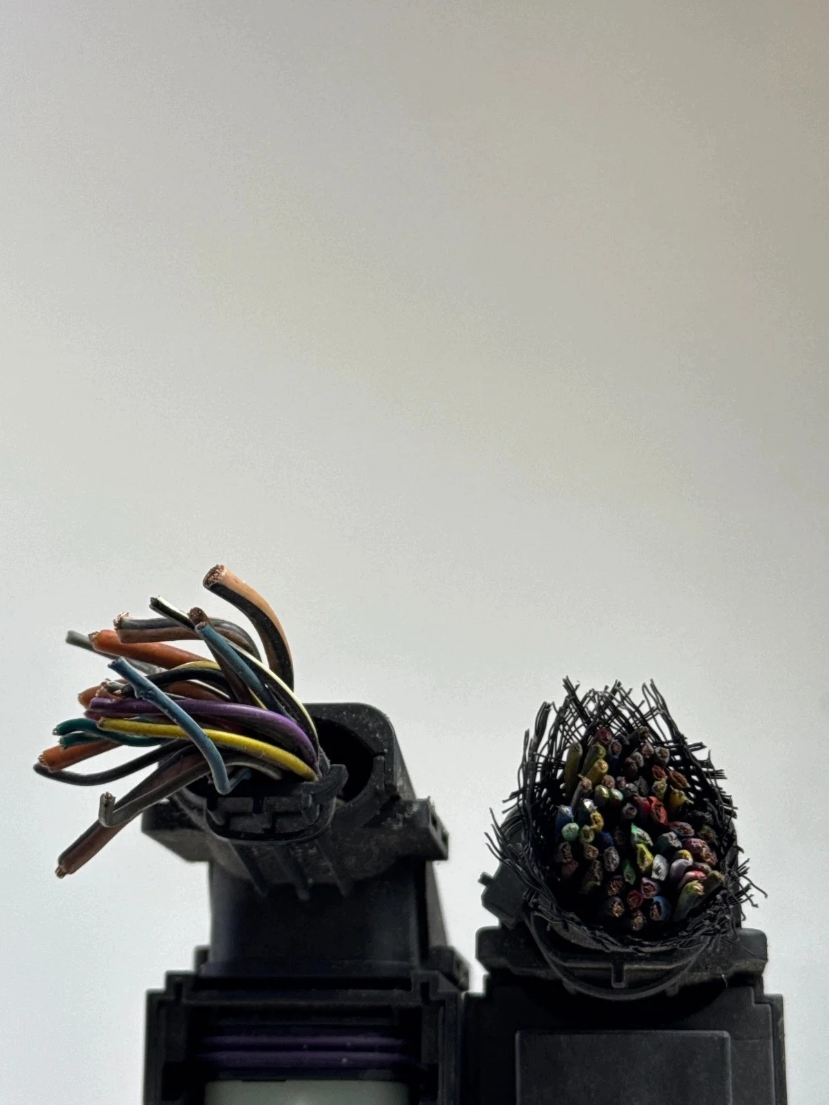 Conector ECU Mercedes W164 ML 3.0 CDI Usado image 4