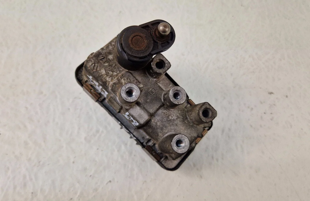 Nissan Pathfinder R51 Stellmotor Turbolader 2.5 DCI image 4