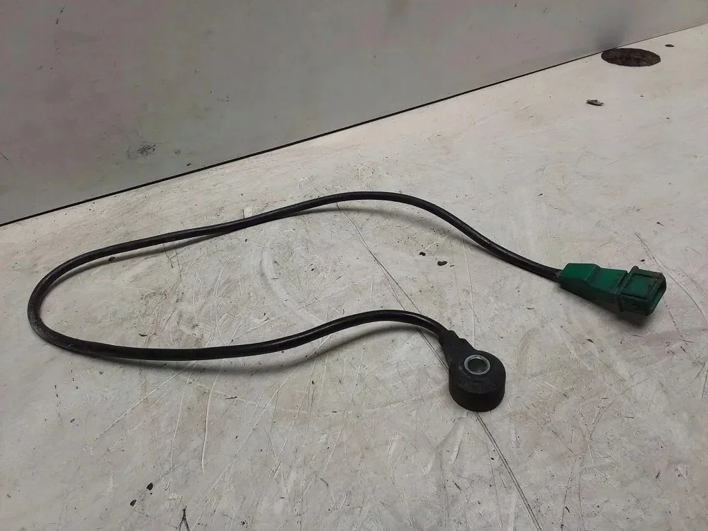 Sensor de Golpes VW OE 054905377G Usado