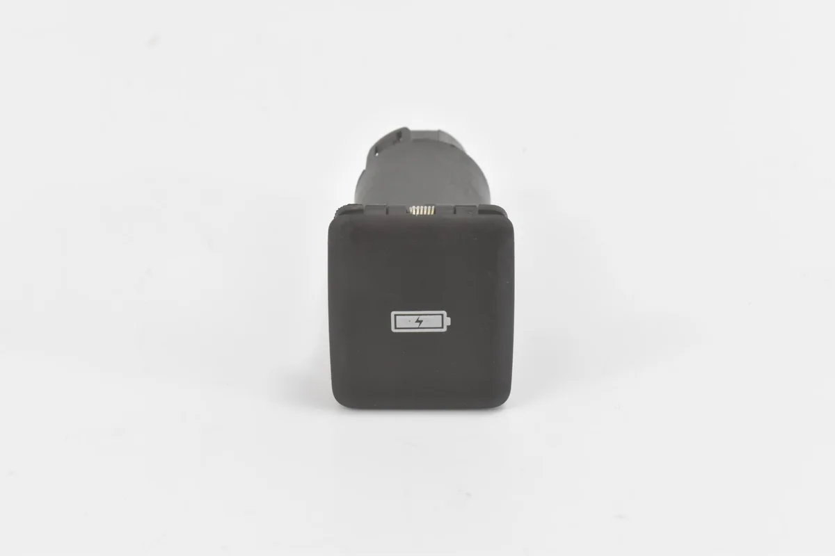 Used USB Port Socket L8B2-19010-CA for Land Rover Defender