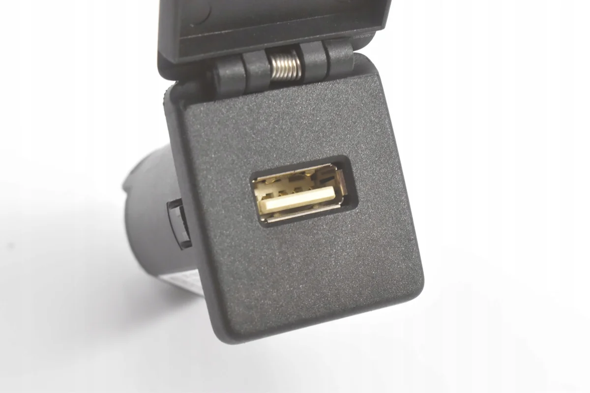 Land Rover Defender L663 USB-portti image 6