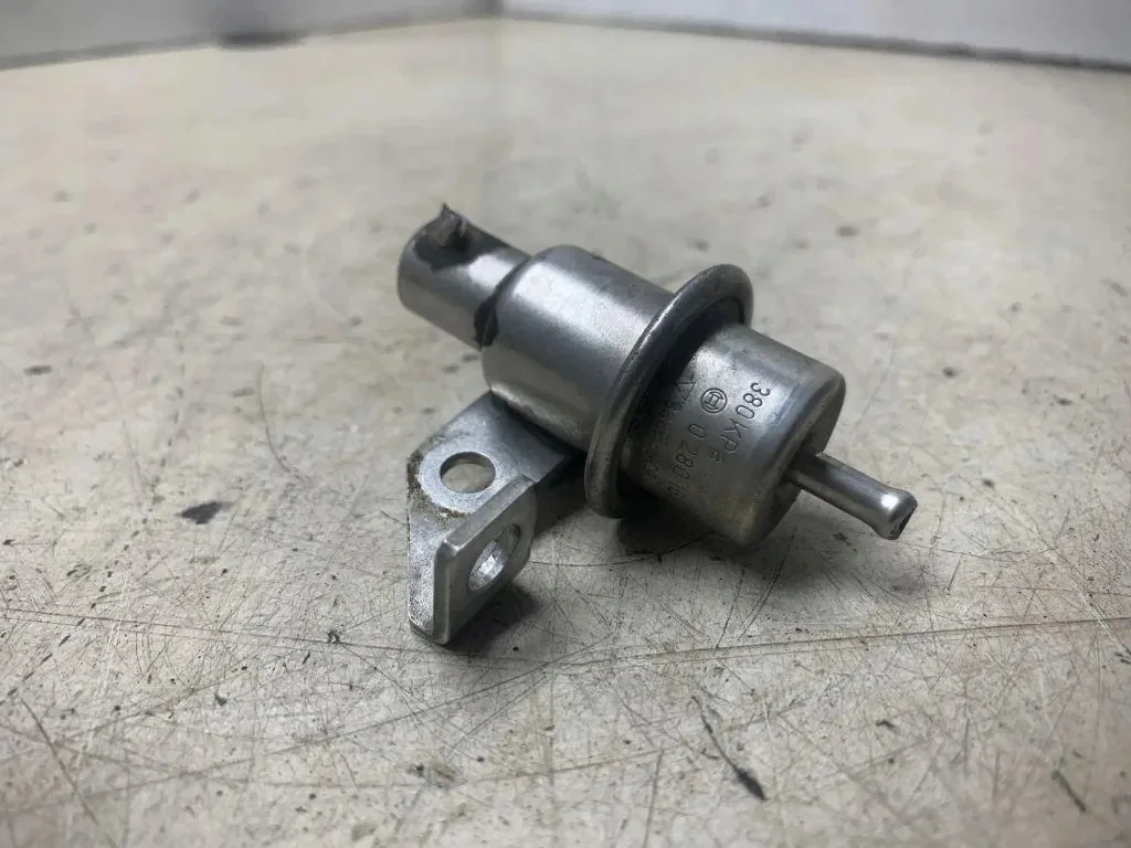 Régulateur Pression Carburant Ford Mondeo MK2 1.8 16V