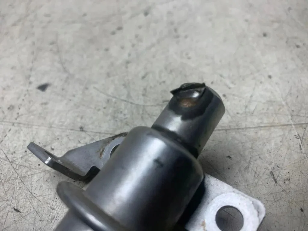 Régulateur Pression Carburant Ford Mondeo MK2 1.8 16V image 3