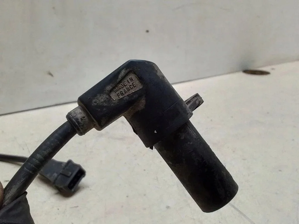 Opel Crankshaft Position Sensor 90483739 Used image 3