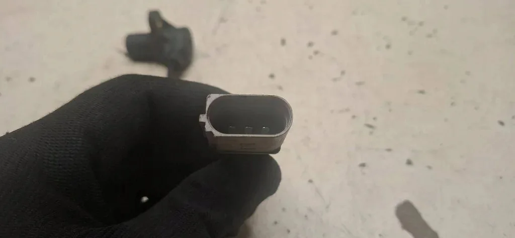 Crankshaft Position Sensor 06A906433L image 3
