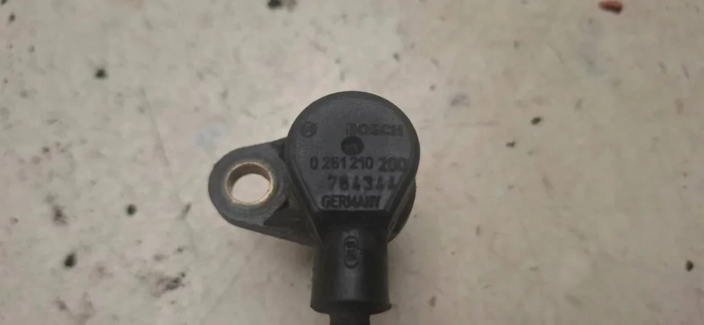 Crankshaft Position Sensor 06A906433L image 4