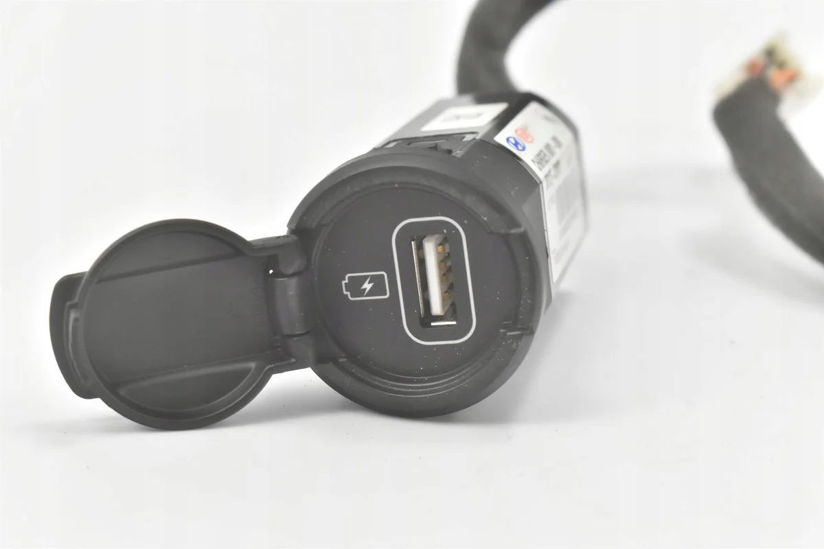 Hyundai Ioniq Puerto USB 96125-G2000 Usado image 4
