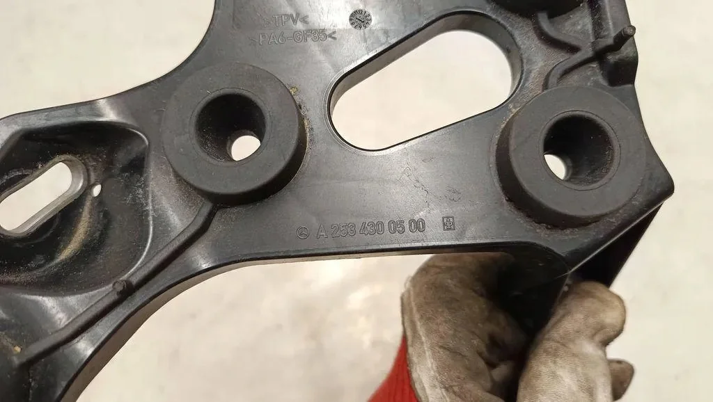 ABS-pumpun kiinnike Mercedes-Benz GLC A2534300500