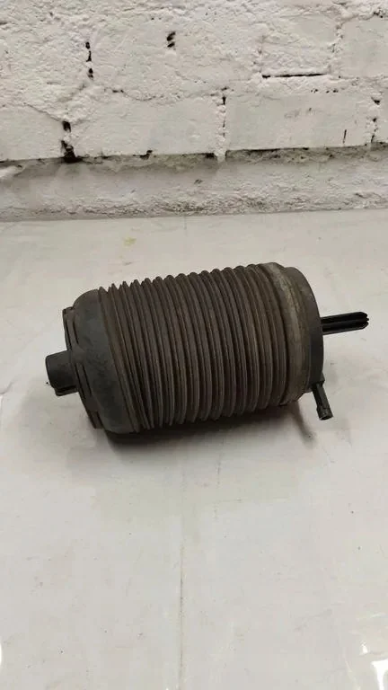 Porsche Macan 95B ilmajousitus vasen taka