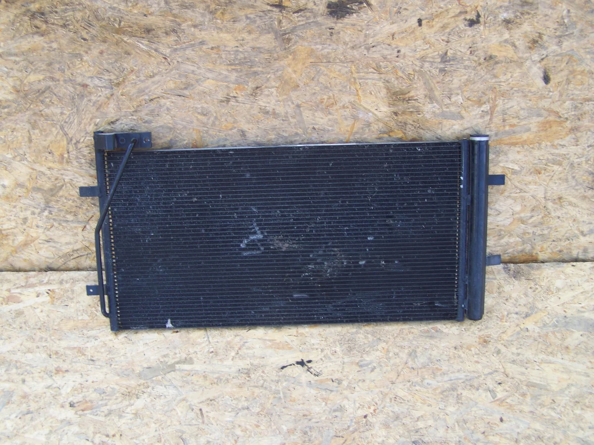 Audi 8U0.260.401 B Condensador A/C Usado image 3