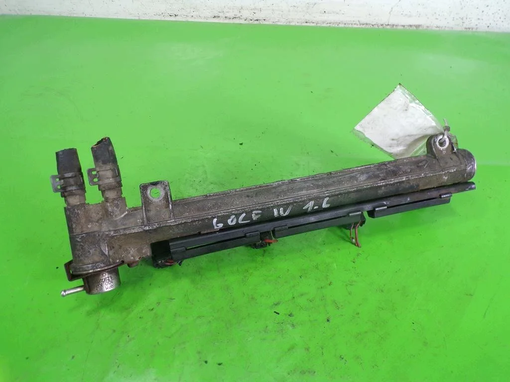 VW Golf IV 1.6 BCB Injector Rail F-404550- image 3