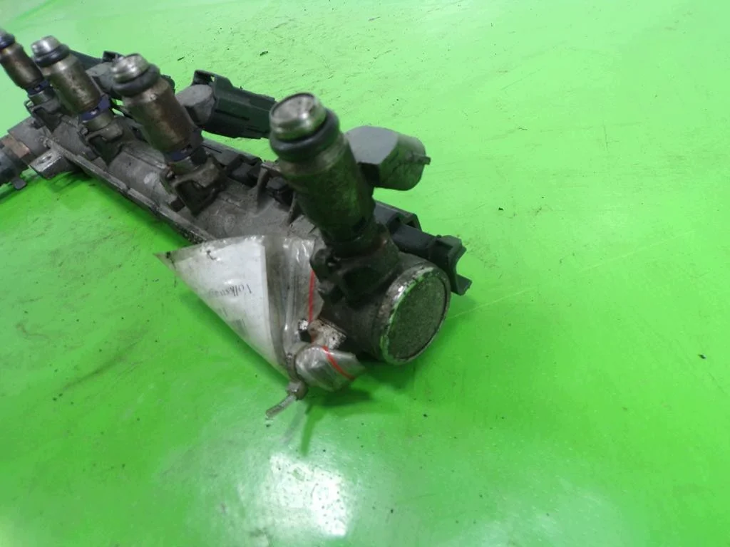 VW Golf IV 1.6 BCB Injector Rail F-404550- image 6