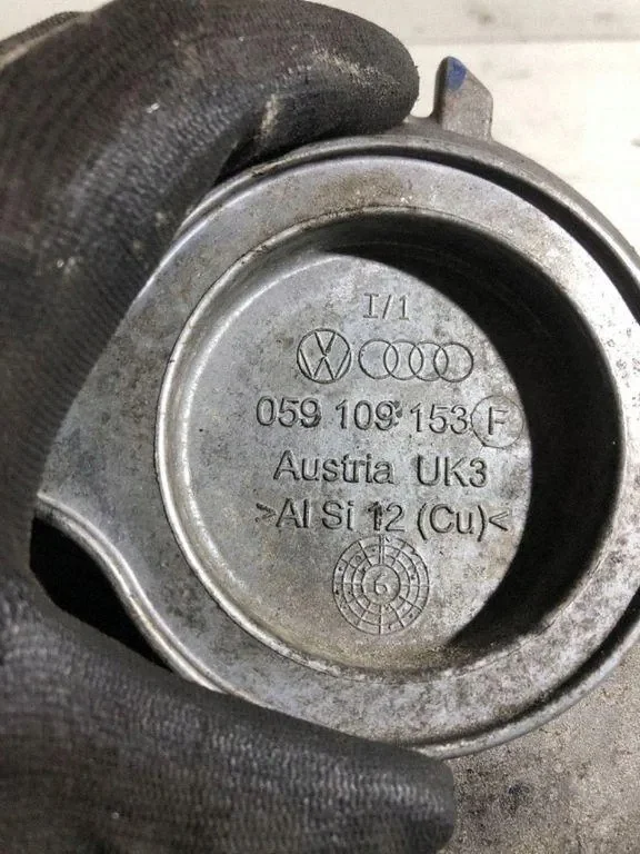 Audi 059109153F Couvercle de distribution image 8