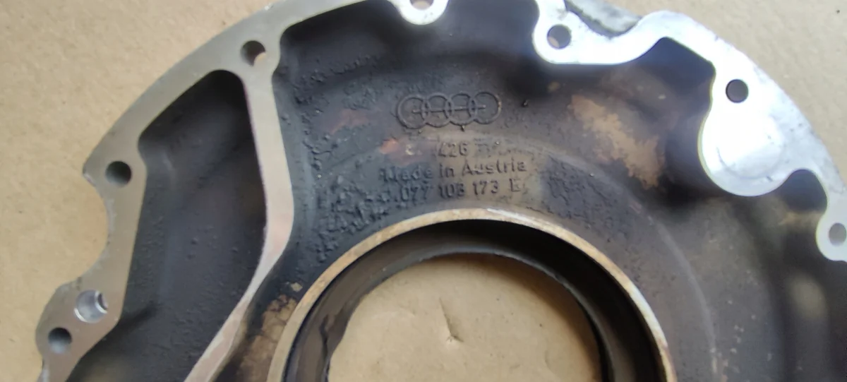 Sello Eje Audi S8 D2 4.2 B 077103173E Usado image 3
