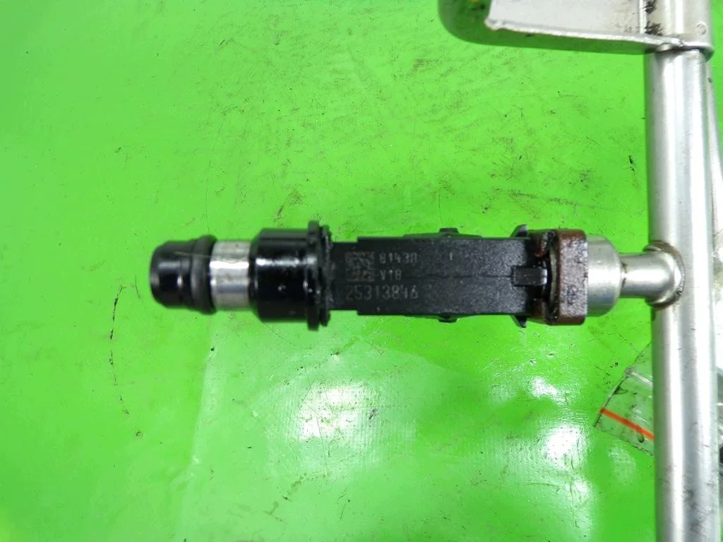 Opel Meriva A Z16XE Injector Rail image 3