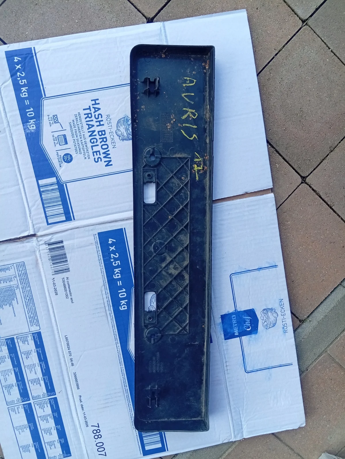 Toyota Auris II License Plate Frame Front