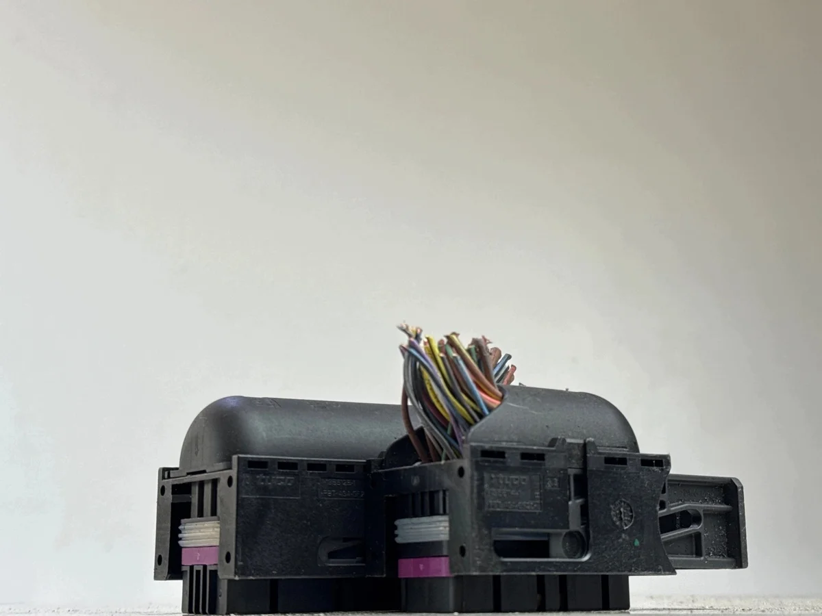 Engine Control Unit Plug Audi A5 8T 1.8 TFSI