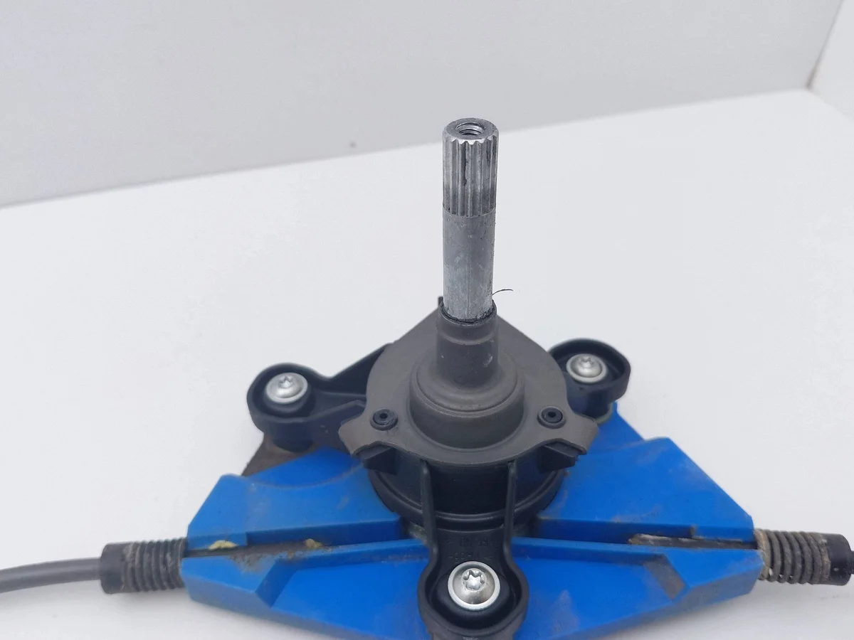 Audi A4 B6 Kombi Rear Right Window Regulator image 4