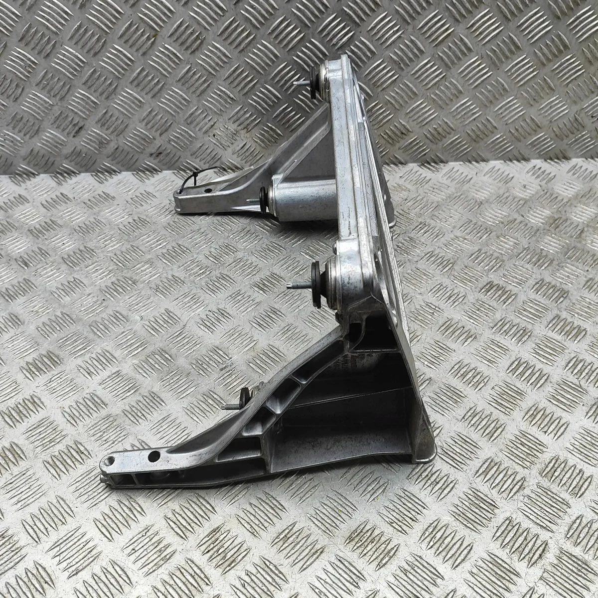 Porsche Macan AC Compressor Mount Bracket Used thumbnail 5