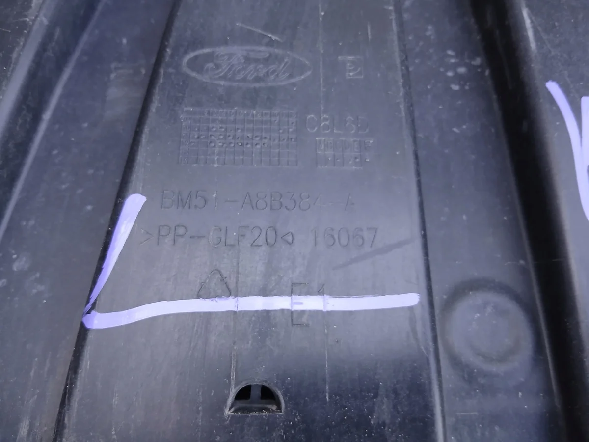 Ford Focus MK3 Bas de pare-chocs avant image 7