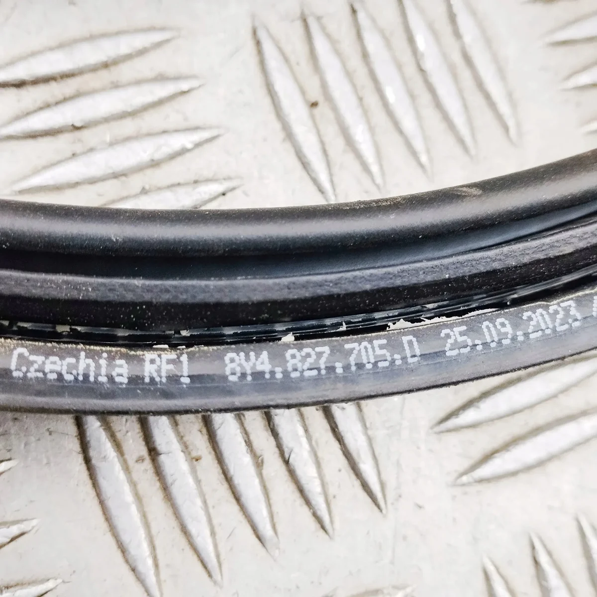 Joint de coffre Audi A3 8Y 2023 OEM 8Y4827705D image 6
