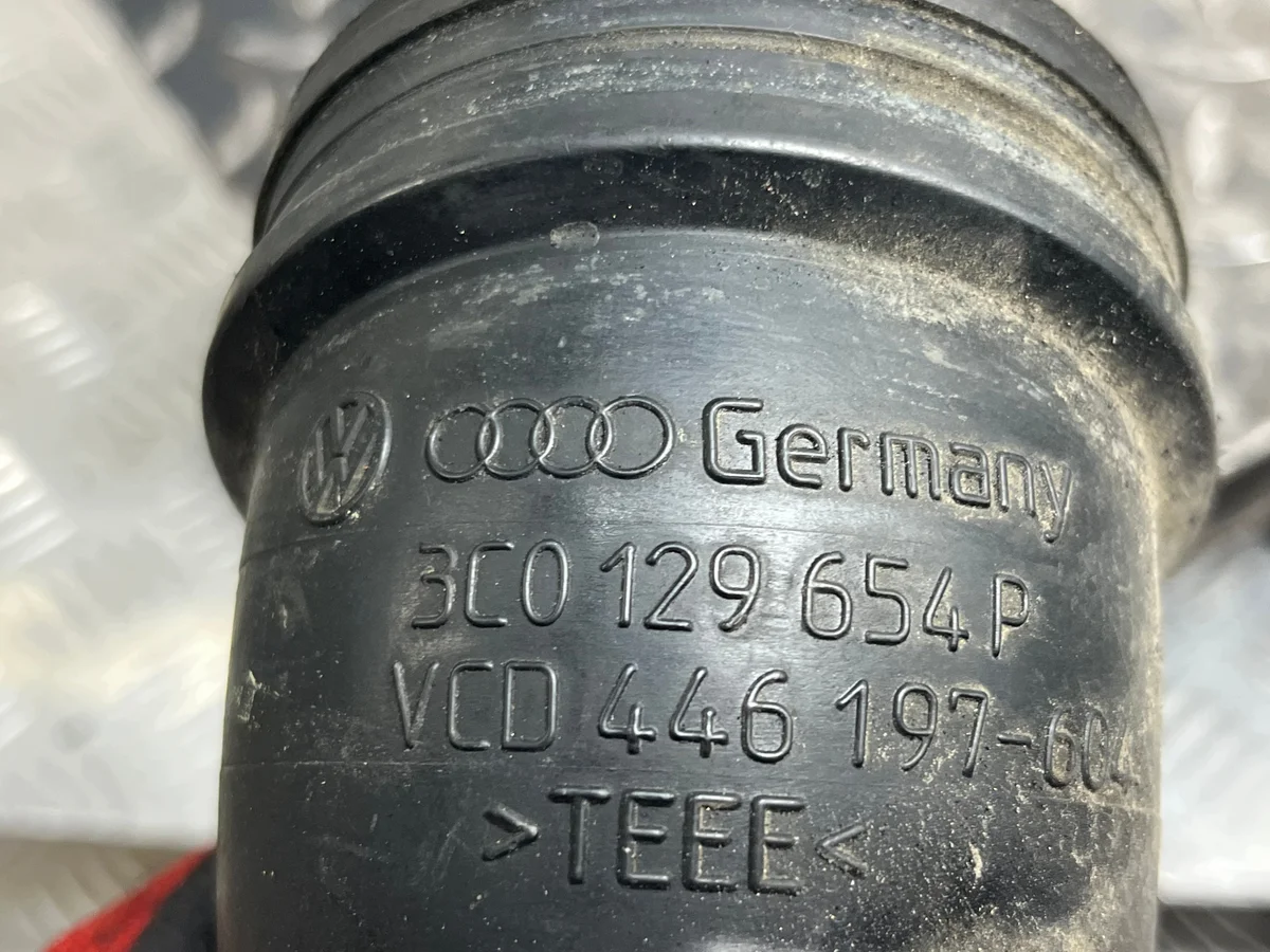 VW Touran 1 Lufteinlassrohr 3C0129654P gebraucht image 5