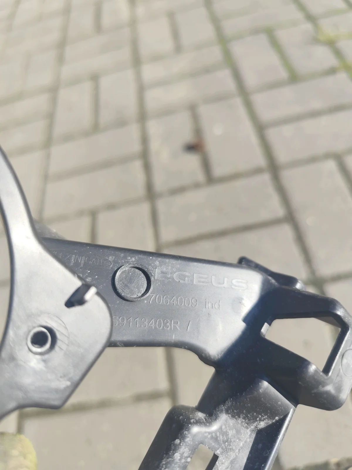Renault Master IV V Halogen-Rahmen Rechts Gebraucht image 5
