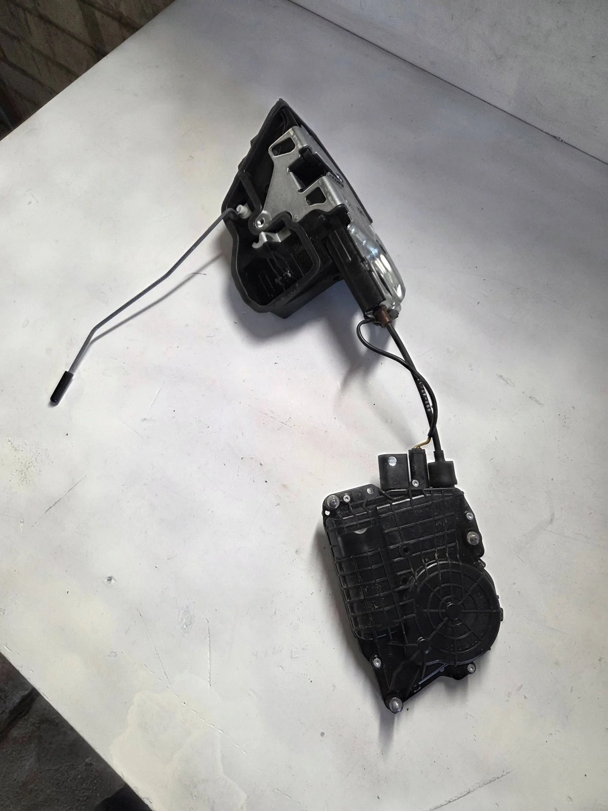 Dörrstängare bak BMW 7 F01 F02 F03 F04