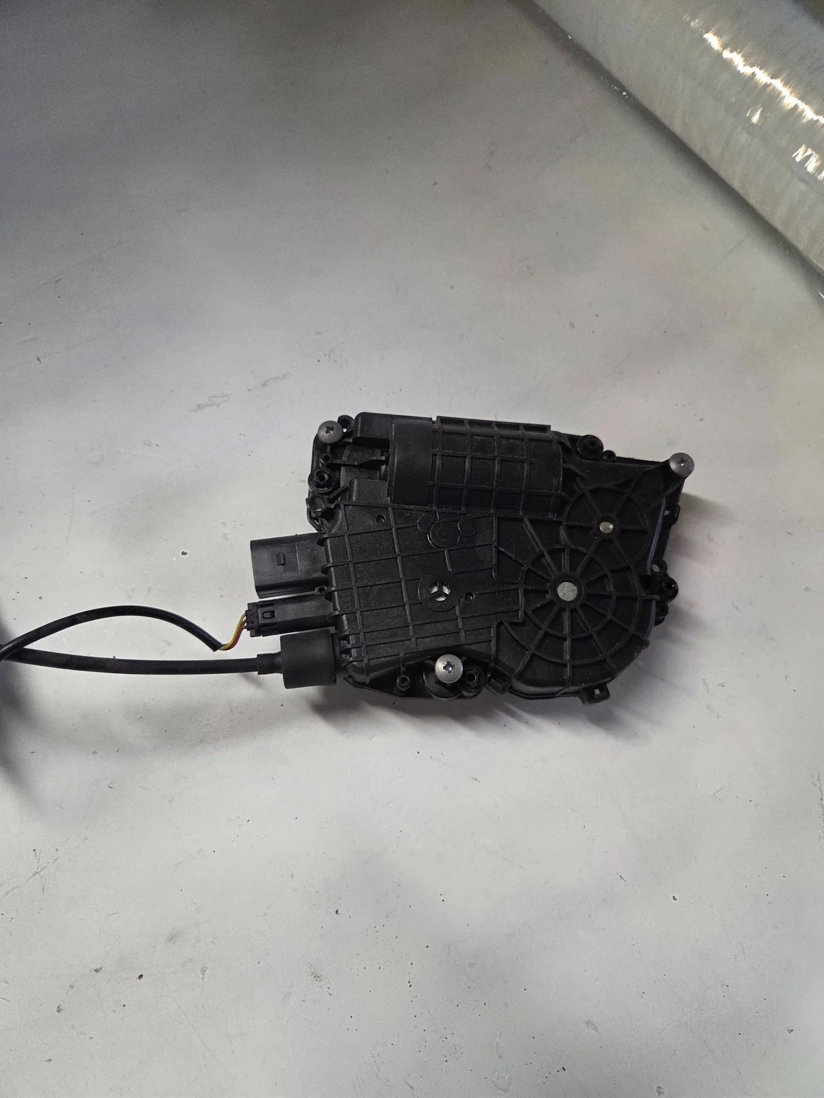 Türschließer hinten BMW 7 F01 F02 F03 F04 image 3