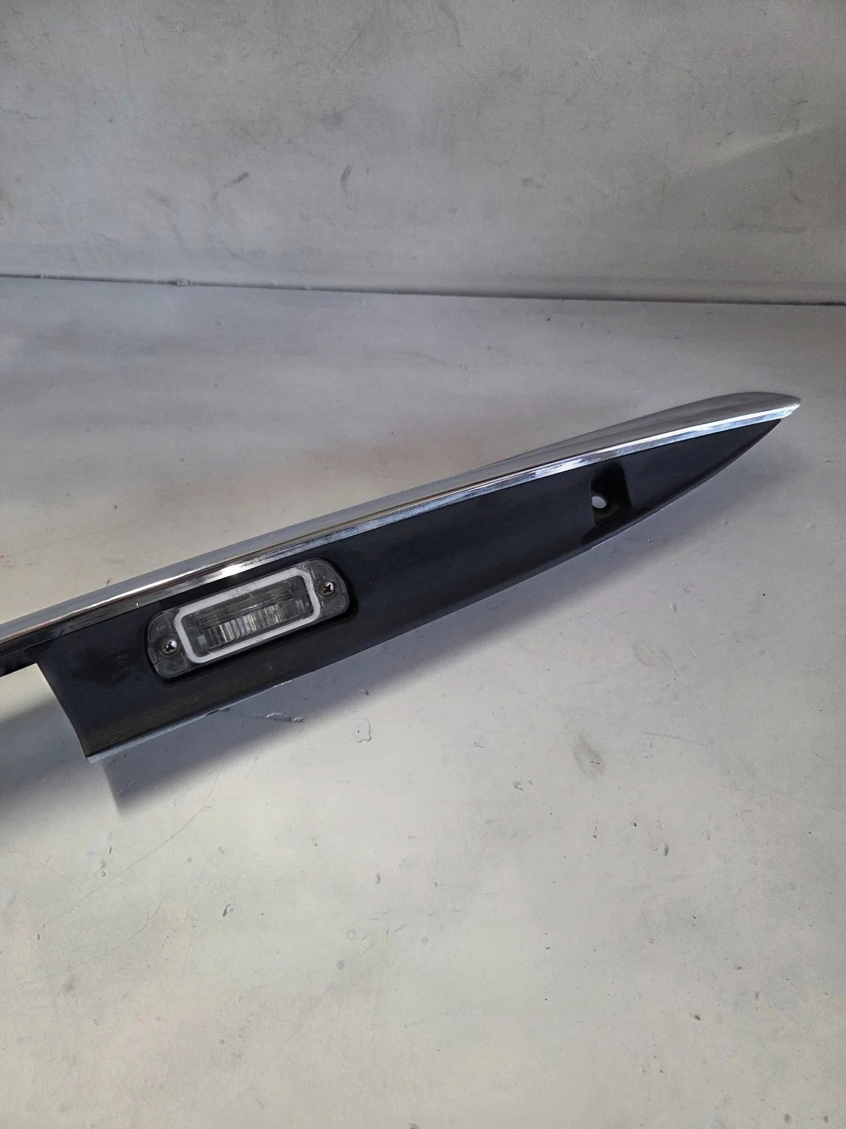 Kromlist baklucka Mercedes GL X164 A1647400993 image 3