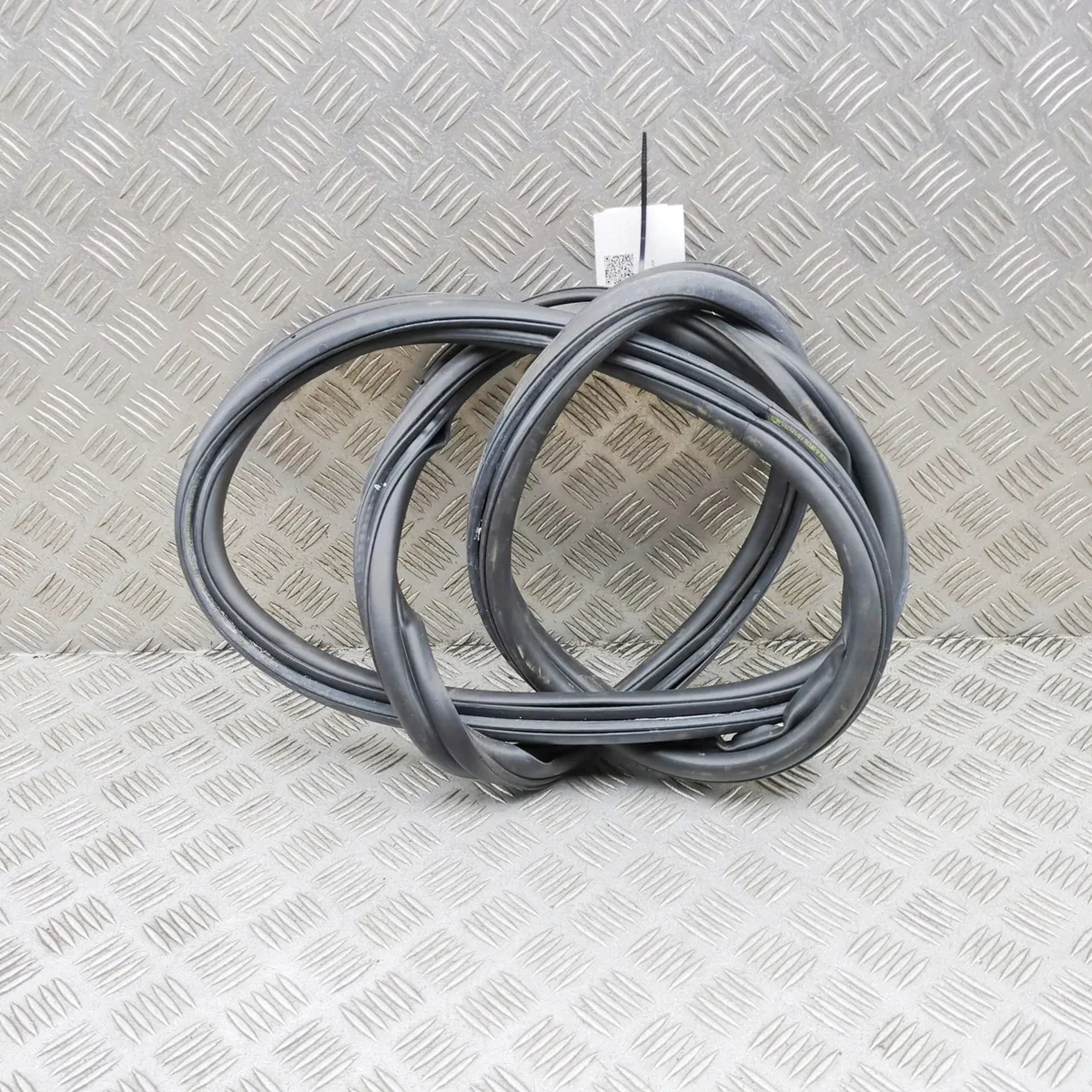 Joint de coffre Tesla Model 3 2024 (172856400C) image 4