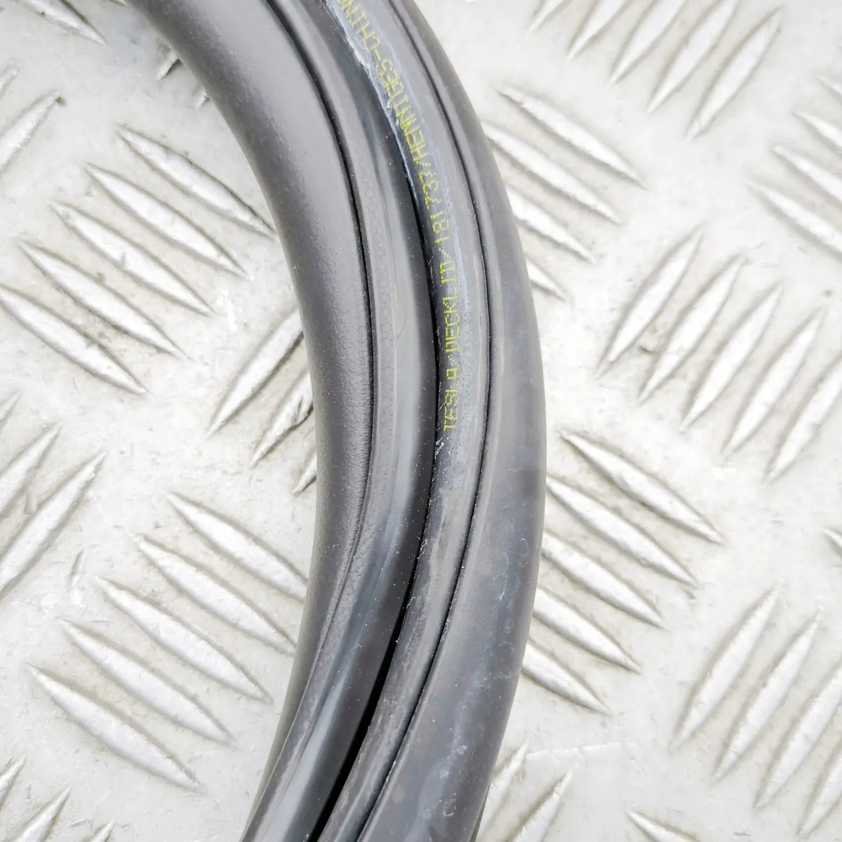 Joint de coffre Tesla Model 3 2024 (172856400C) image 7