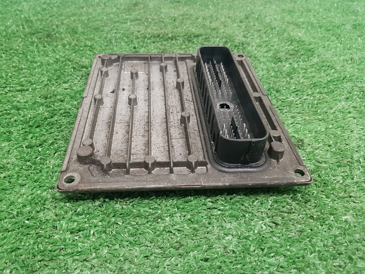 Engine Control Unit Ford Fiesta Mk6 6S61-12A650-NC image 5