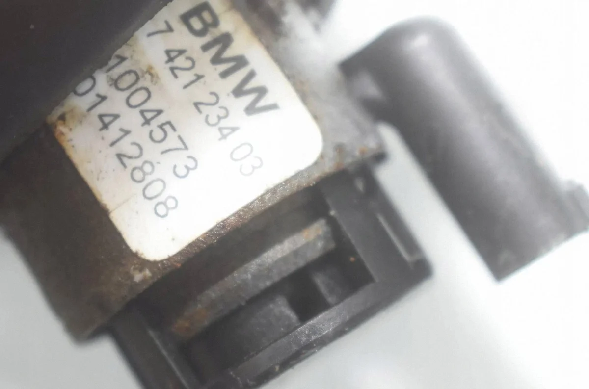 AdBlue pump BMW 3 G20 G21 7421234 image 4