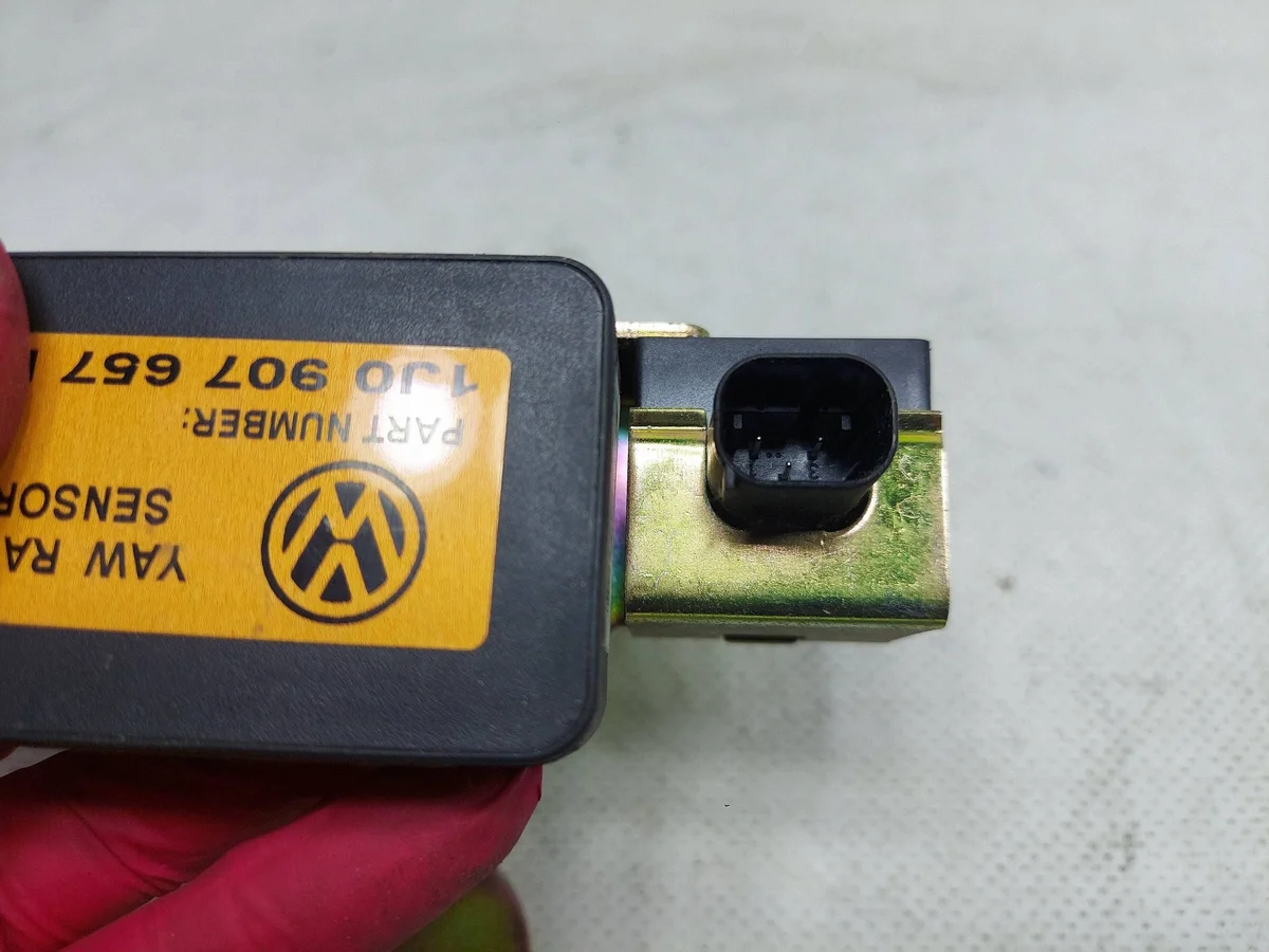 Audi A3 ESP Sensor 1J0907657B image 6