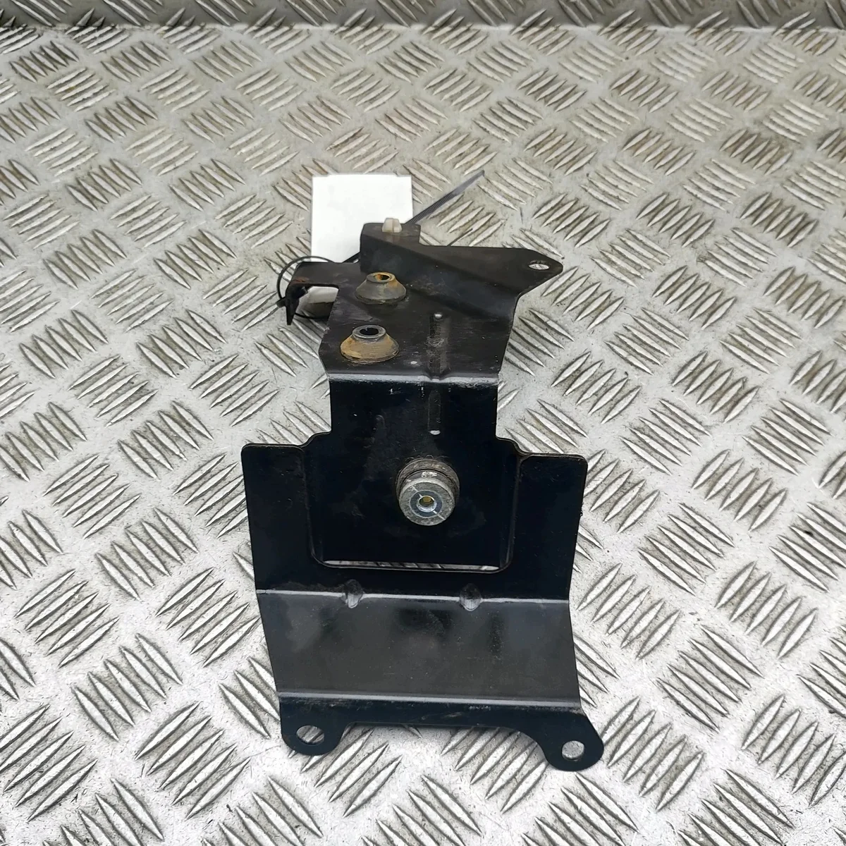 Fäste ABS-pump Nissan NP300 Navara D23 image 4