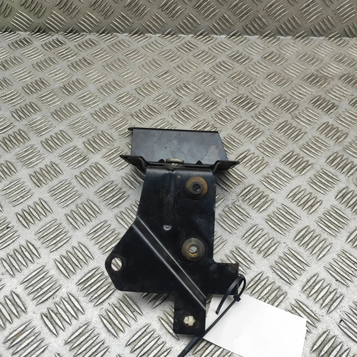 Fäste ABS-pump Nissan NP300 Navara D23 image 6