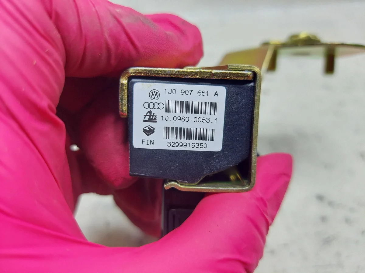 Sensor ESP VW Golf IV 1J0907657A Usado image 5