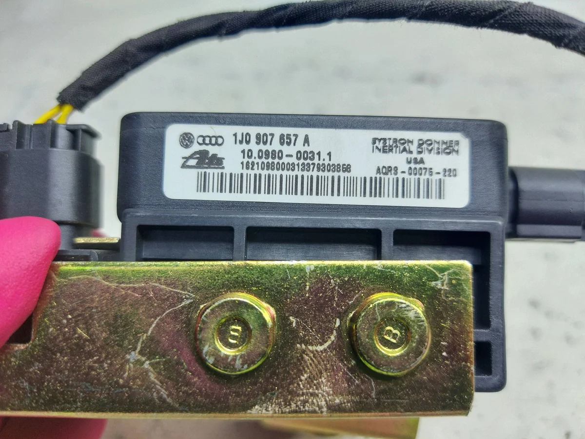 Sensor ESP VW Golf IV 1J0907657A Usado image 6