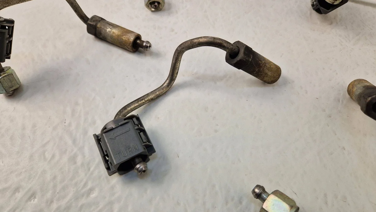 Nissan Pathfinder R51 Bränsleledningar image 3