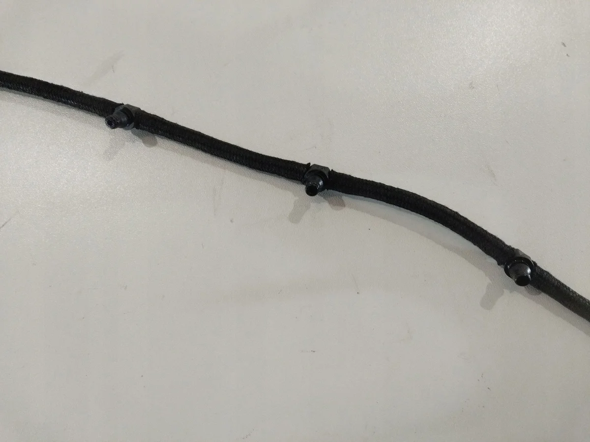 BMW 5 E60 E61 Injector Line Front 13537786544 image 3